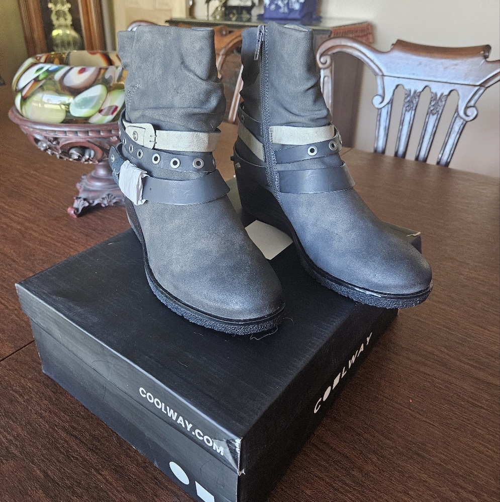 Coolway Women's Gwen Gray Ankle Boots